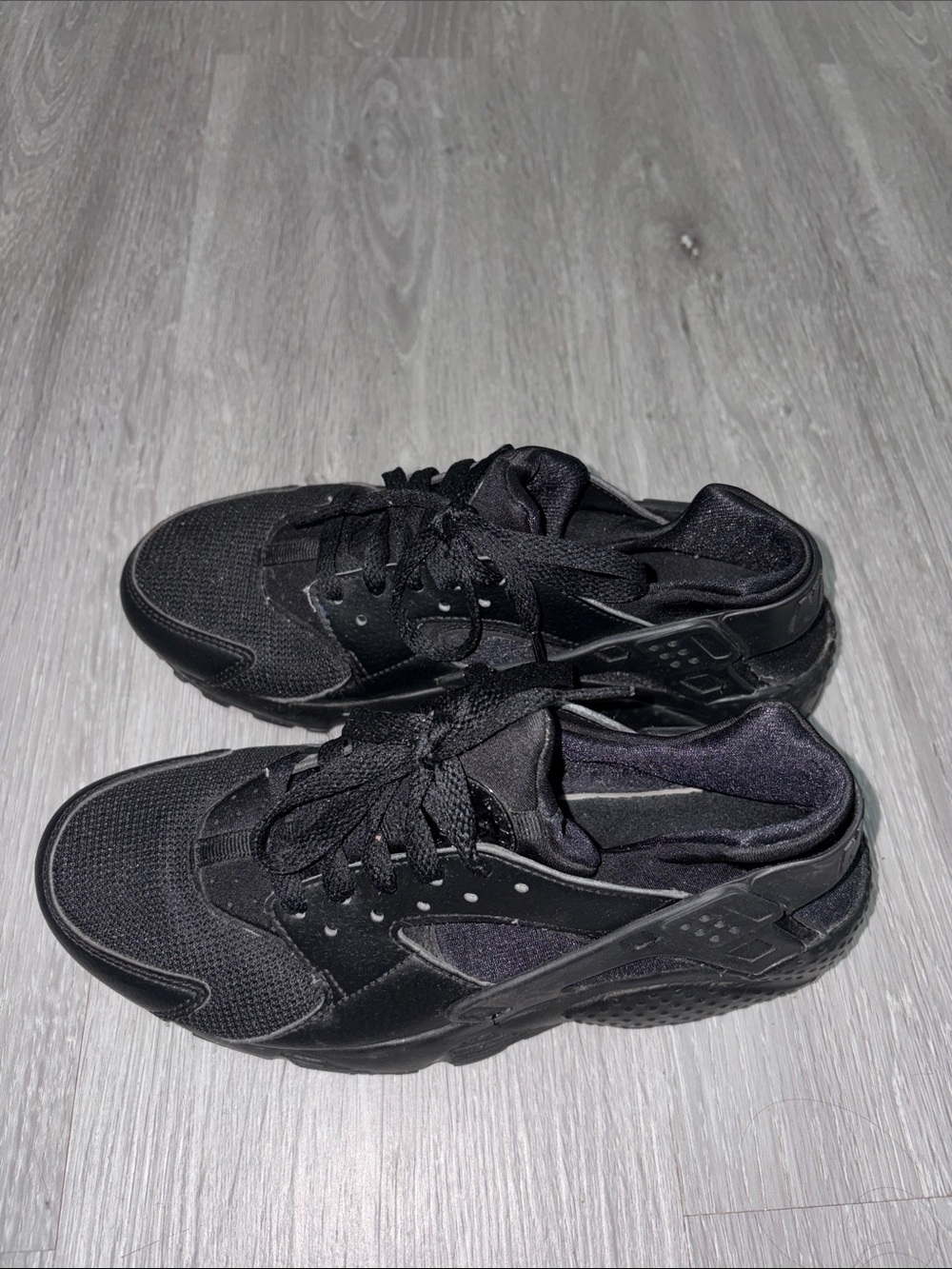 Nike Women's All-Black Huaraches